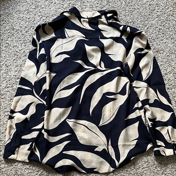 BUNDLE - Ann Taylor Navy Plaid (L) and Abstract Leaf Print (XL) Career Blouses - Picture 8 of 13